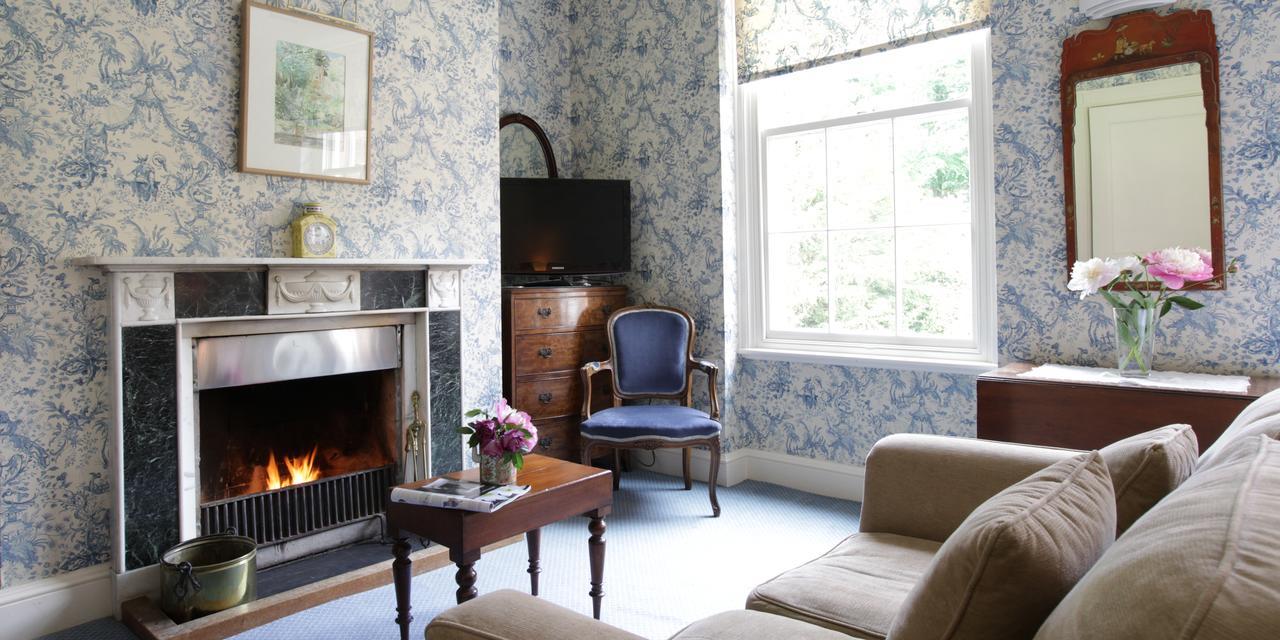 Warwick Hall 3*
