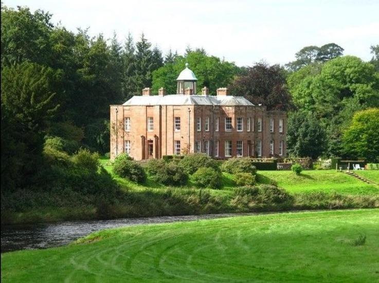 Warwick Hall 3*